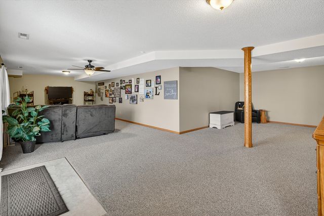 2712 N 13th Street, Clinton, IA 52732