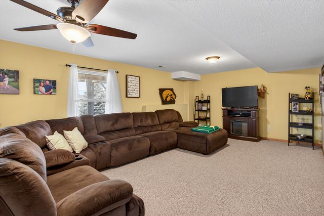 2712 N 13th Street, Clinton, IA 52732