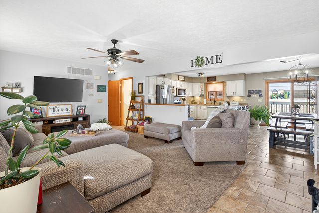 2712 N 13th Street, Clinton, IA 52732