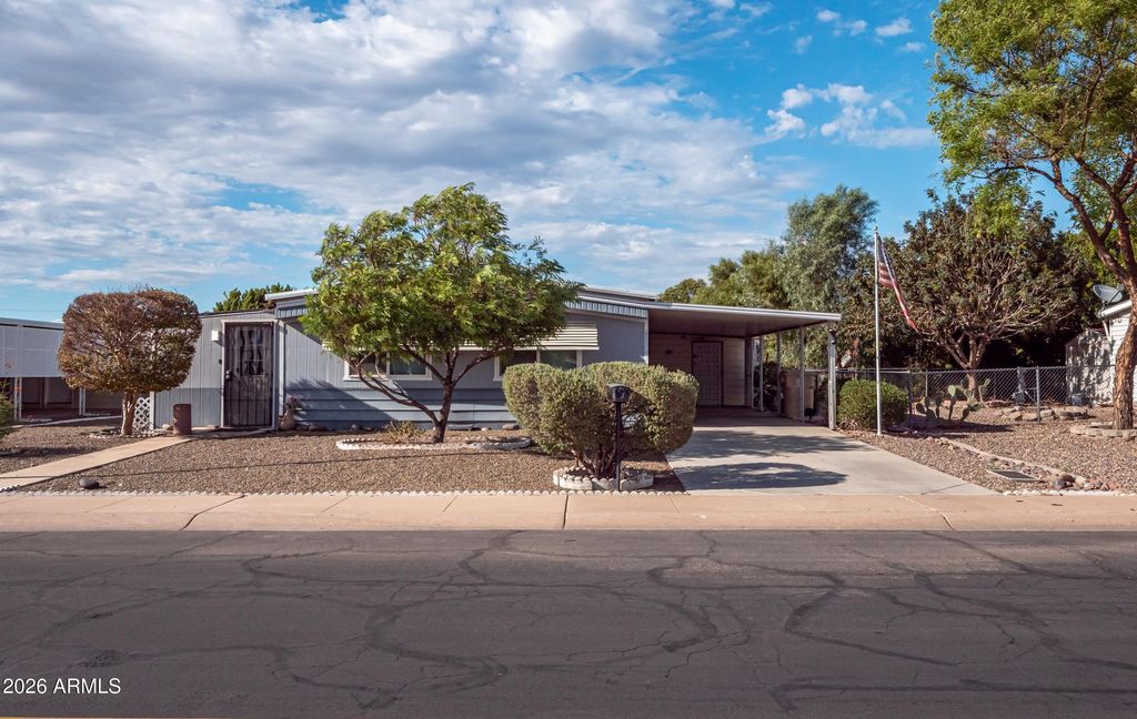 6534 W SUNNYSLOPE Lane, Glendale, AZ 85302 — exterior