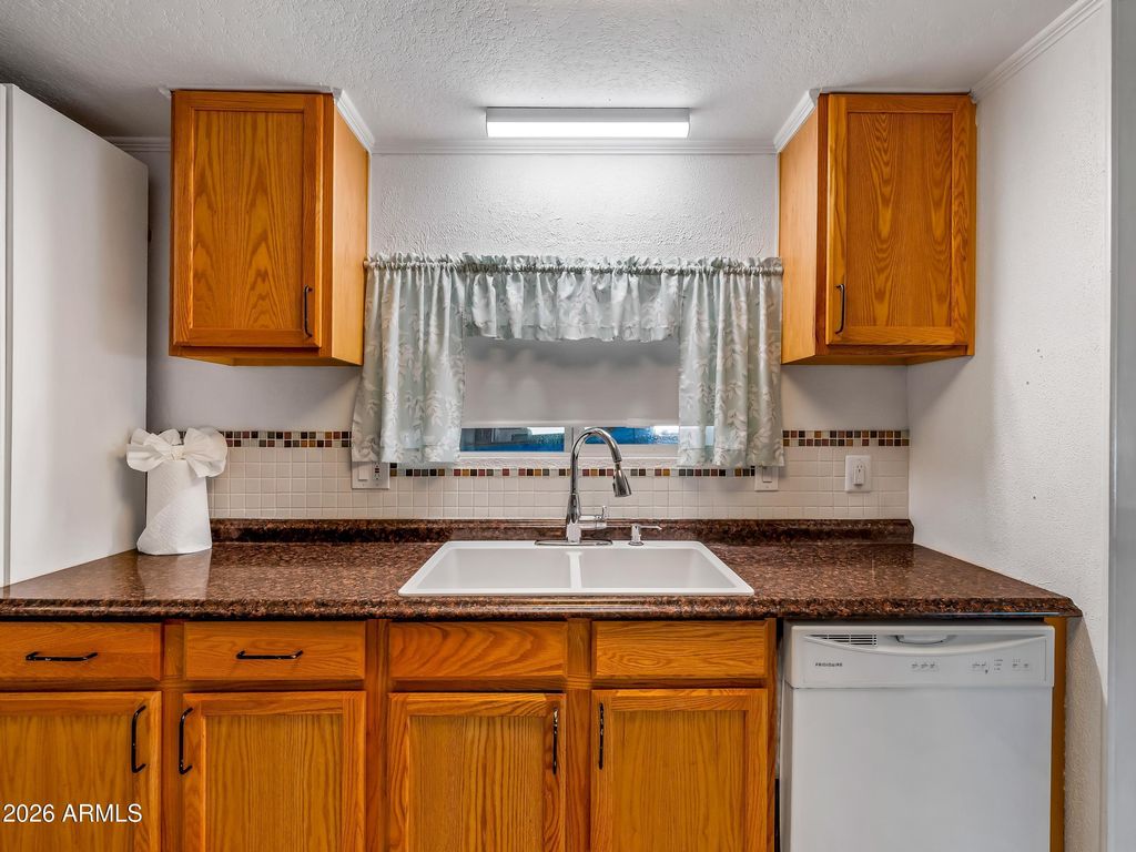 6534 W SUNNYSLOPE Lane, Glendale, AZ 85302 — photo 3