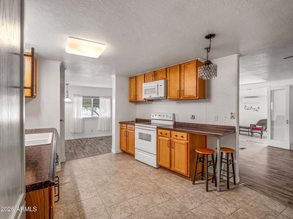 6534 W SUNNYSLOPE Lane, Glendale, AZ 85302 — photo 4