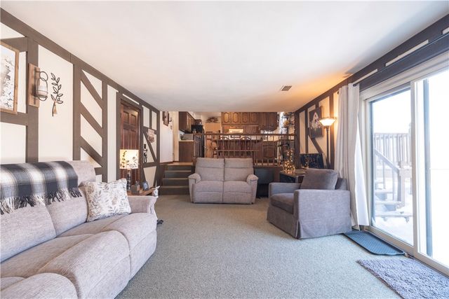 39 Adrian Dr, Hempfield Twp, PA 15601