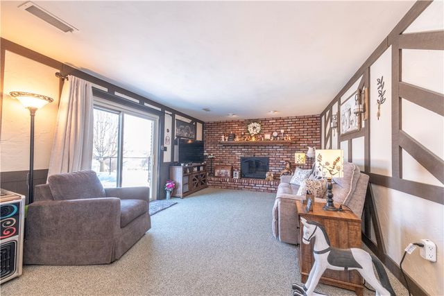 39 Adrian Dr, Hempfield Twp, PA 15601