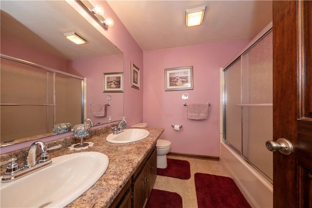 39 Adrian Dr, Hempfield Twp, PA 15601