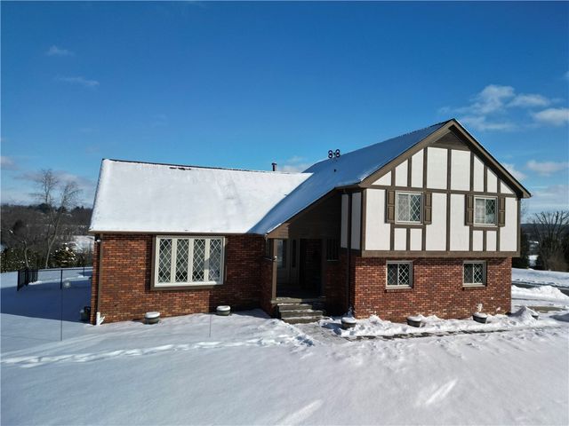 39 Adrian Dr, Hempfield Twp, PA 15601