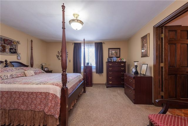 39 Adrian Dr, Hempfield Twp, PA 15601