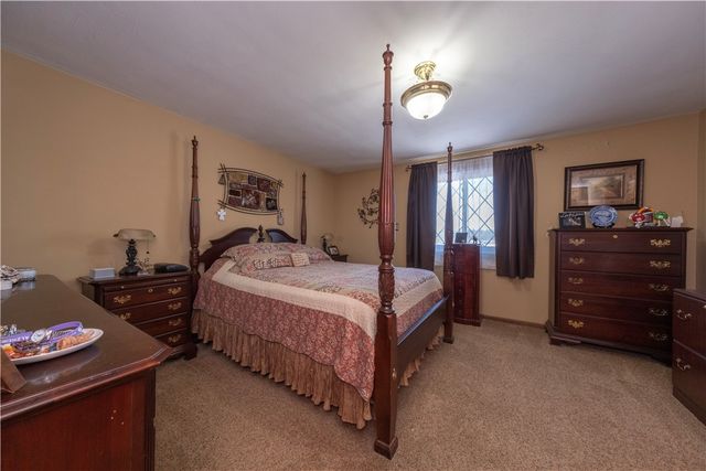 39 Adrian Dr, Hempfield Twp, PA 15601