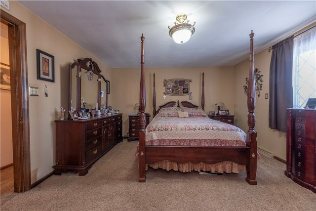 39 Adrian Dr, Hempfield Twp, PA 15601