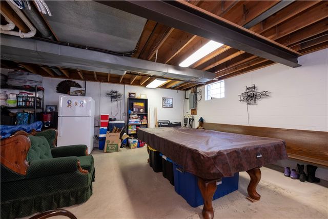 39 Adrian Dr, Hempfield Twp, PA 15601