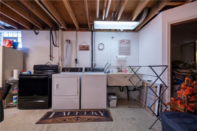 39 Adrian Dr, Hempfield Twp, PA 15601