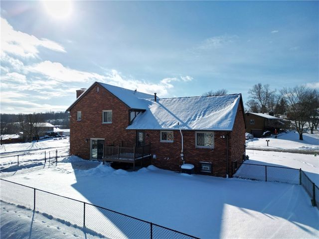 39 Adrian Dr, Hempfield Twp, PA 15601