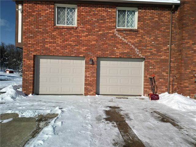 39 Adrian Dr, Hempfield Twp, PA 15601