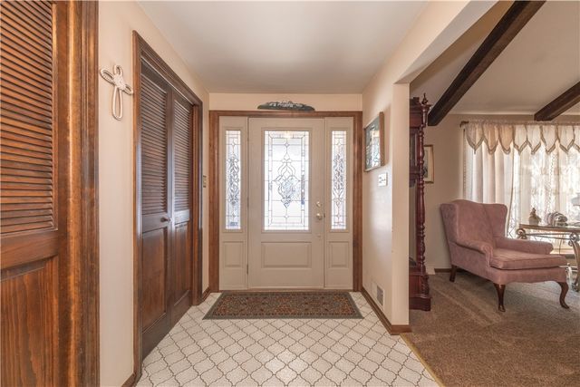 39 Adrian Dr, Hempfield Twp, PA 15601