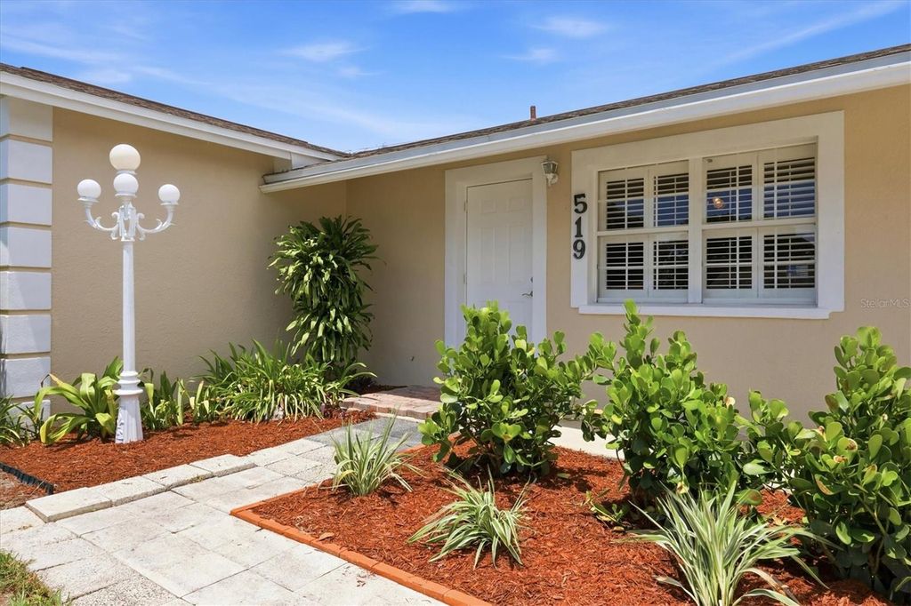 Image 2 of property listing at 519 65TH AVENUE W, Bradenton, FL 34207