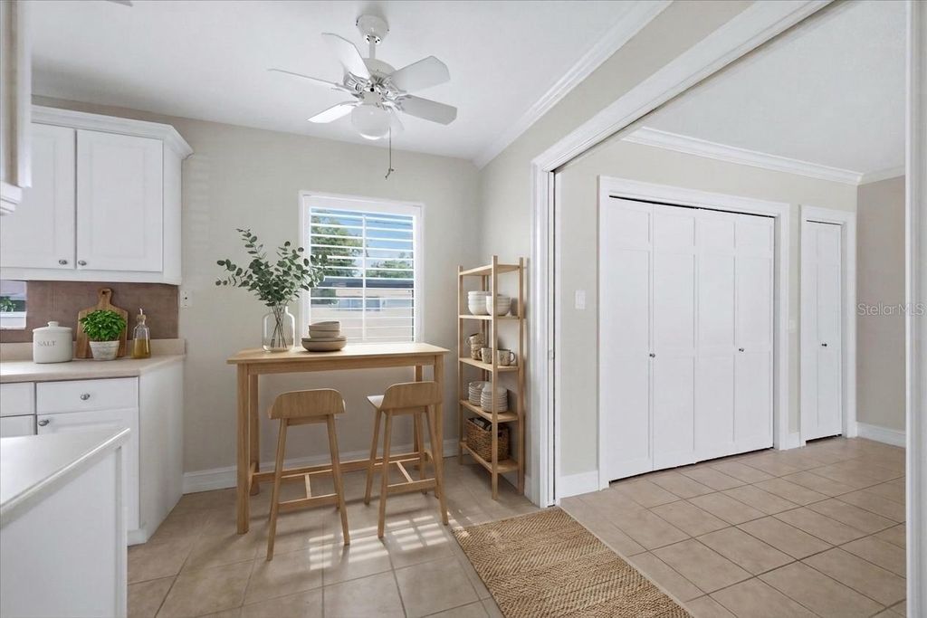 Image 11 of property listing at 519 65TH AVENUE W, Bradenton, FL 34207