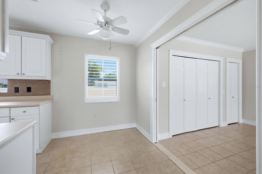 Image 12 of property listing at 519 65TH AVENUE W, Bradenton, FL 34207