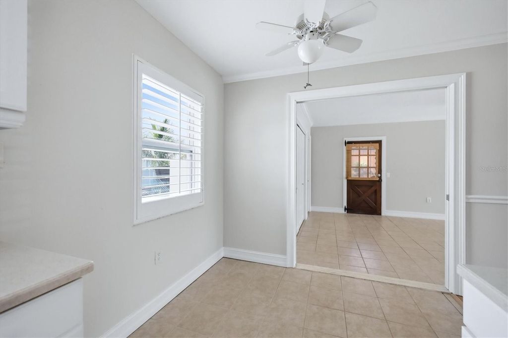 Image 15 of property listing at 519 65TH AVENUE W, Bradenton, FL 34207