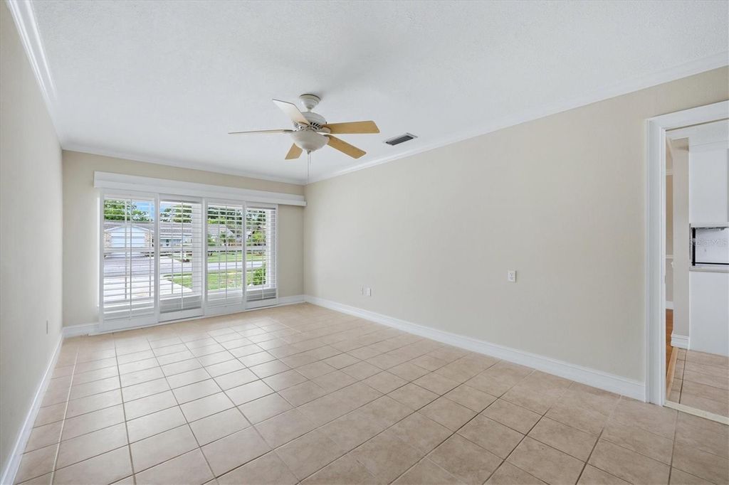 Image 20 of property listing at 519 65TH AVENUE W, Bradenton, FL 34207