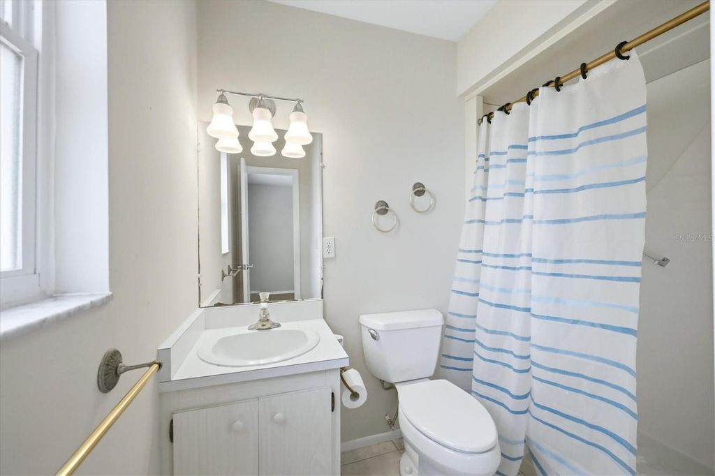 Image 24 of property listing at 519 65TH AVENUE W, Bradenton, FL 34207