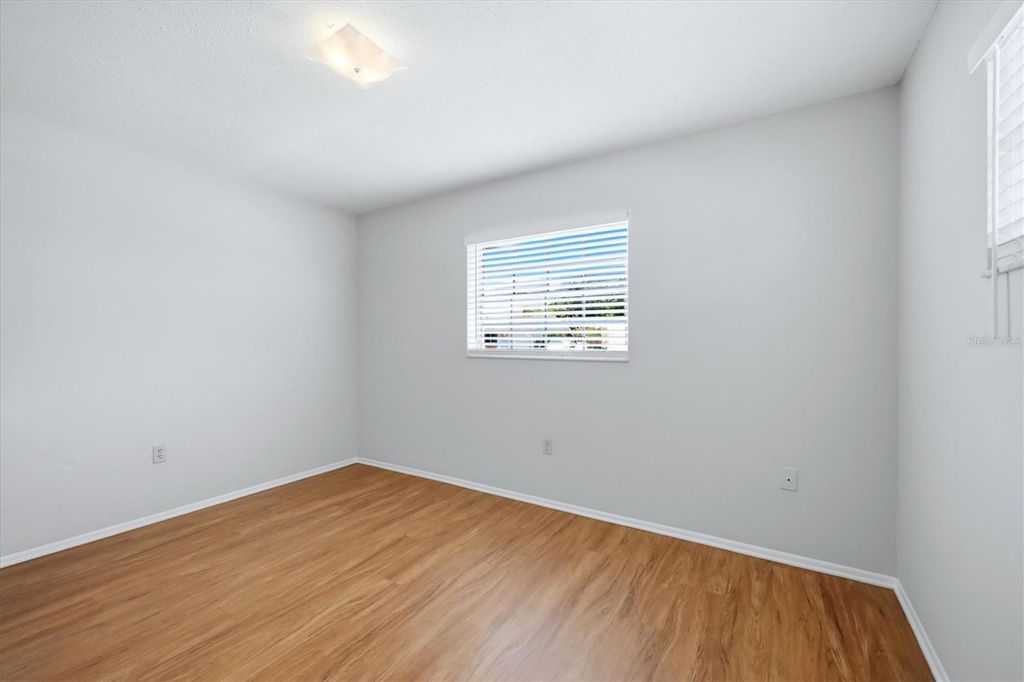 Image 29 of property listing at 519 65TH AVENUE W, Bradenton, FL 34207