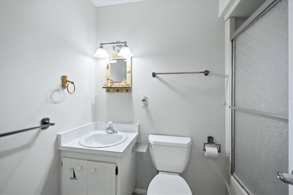 Image 30 of property listing at 519 65TH AVENUE W, Bradenton, FL 34207