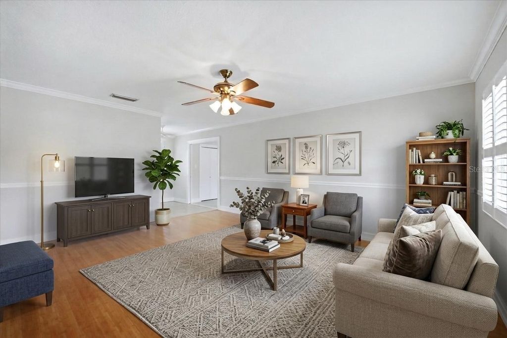 Image 4 of property listing at 519 65TH AVENUE W, Bradenton, FL 34207