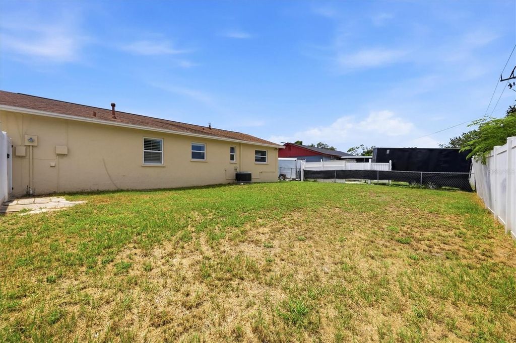 Image 34 of property listing at 519 65TH AVENUE W, Bradenton, FL 34207