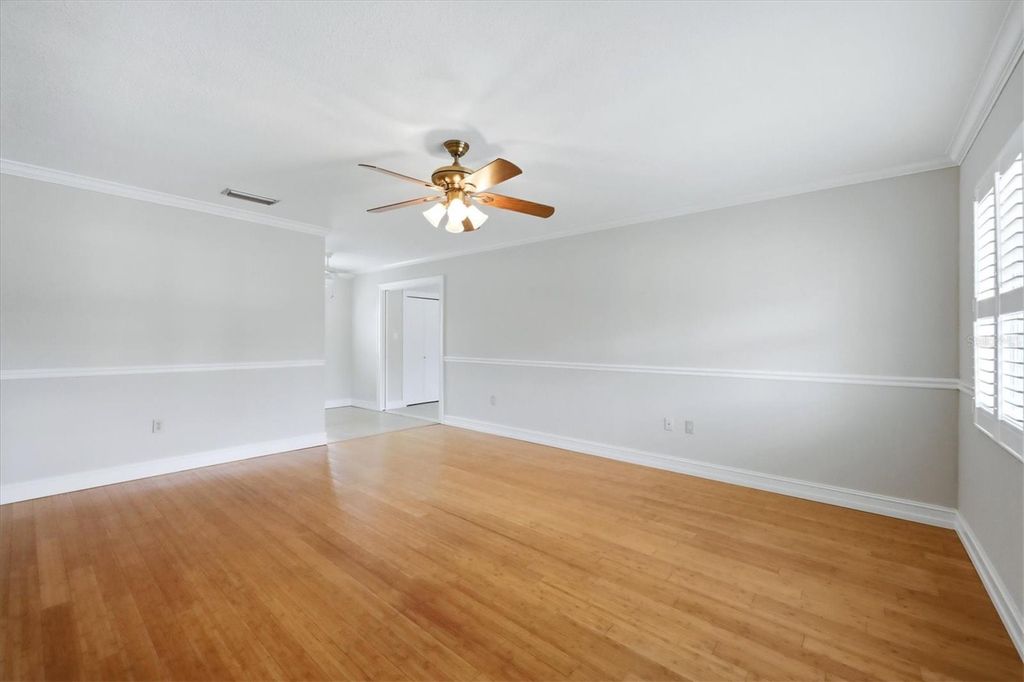 Image 5 of property listing at 519 65TH AVENUE W, Bradenton, FL 34207