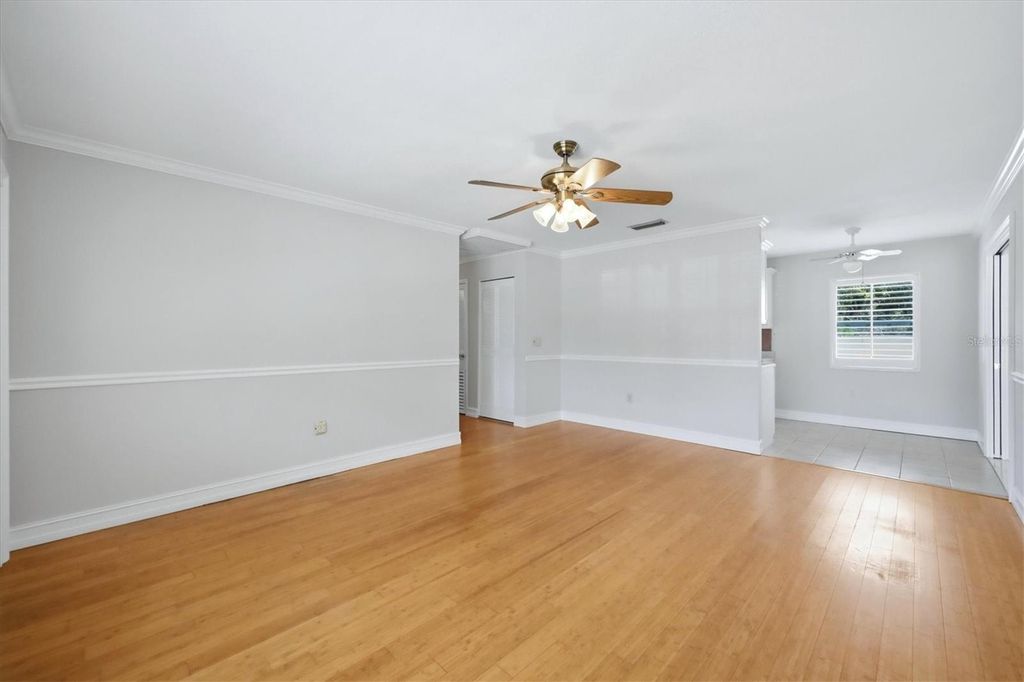 Image 6 of property listing at 519 65TH AVENUE W, Bradenton, FL 34207