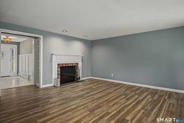9 Baldwin Drive, Bristol, CT 06010