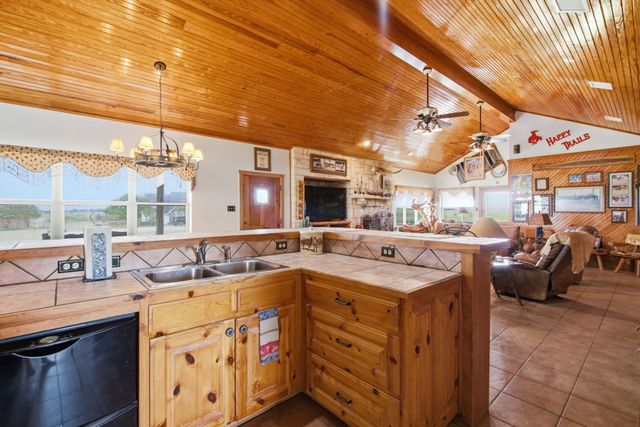 1590 Lawlis Lane, Sanger, TX 76266