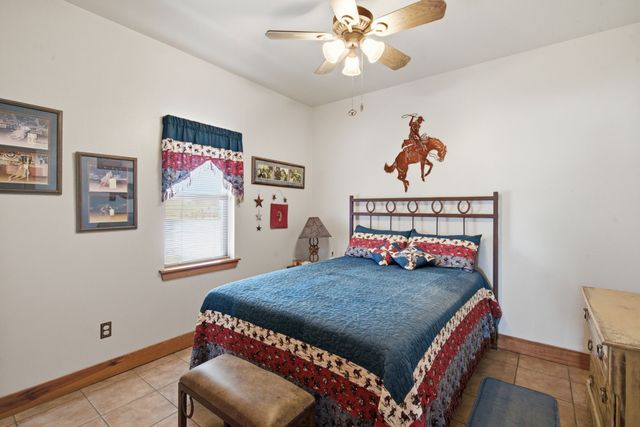 1590 Lawlis Lane, Sanger, TX 76266