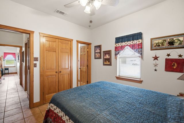 1590 Lawlis Lane, Sanger, TX 76266