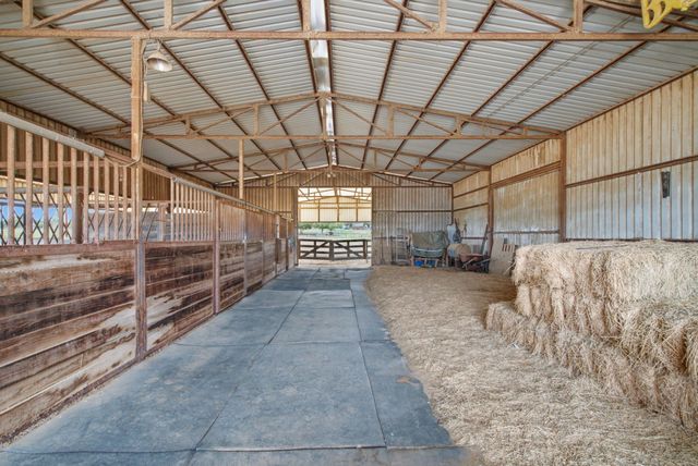 1590 Lawlis Lane, Sanger, TX 76266