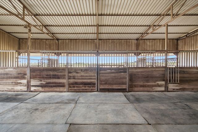 1590 Lawlis Lane, Sanger, TX 76266