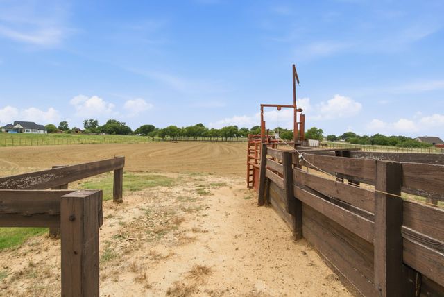 1590 Lawlis Lane, Sanger, TX 76266