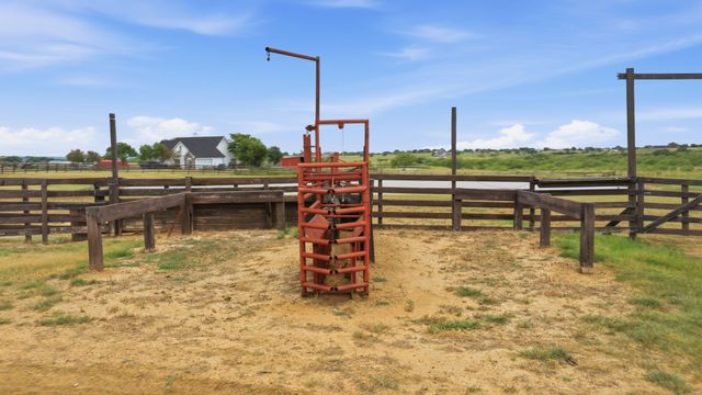 1590 Lawlis Lane, Sanger, TX 76266
