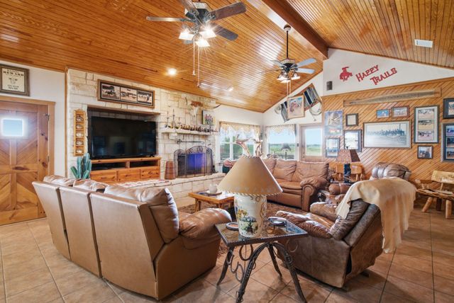 1590 Lawlis Lane, Sanger, TX 76266