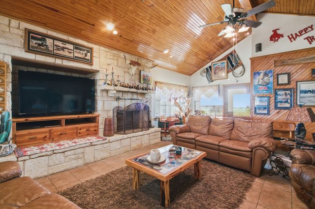 1590 Lawlis Lane, Sanger, TX 76266