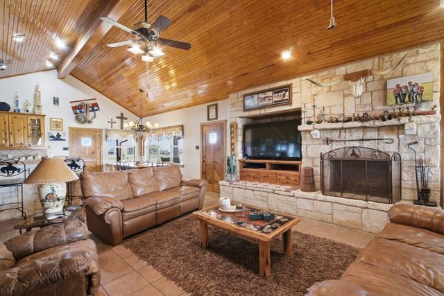 1590 Lawlis Lane, Sanger, TX 76266