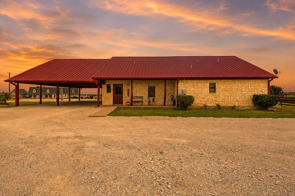 1590 Lawlis Lane, Sanger, TX 76266