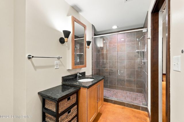 309 E Market St 204, Louisville, KY 40202
