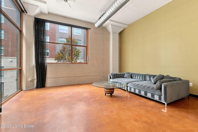 309 E Market St 204, Louisville, KY 40202