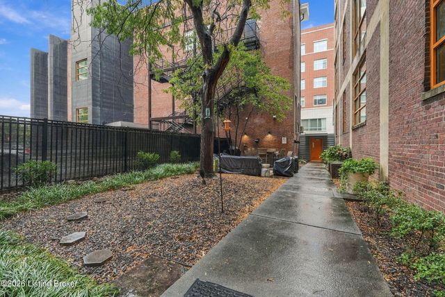 309 E Market St 204, Louisville, KY 40202
