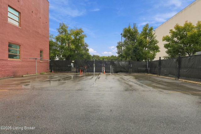 309 E Market St 204, Louisville, KY 40202