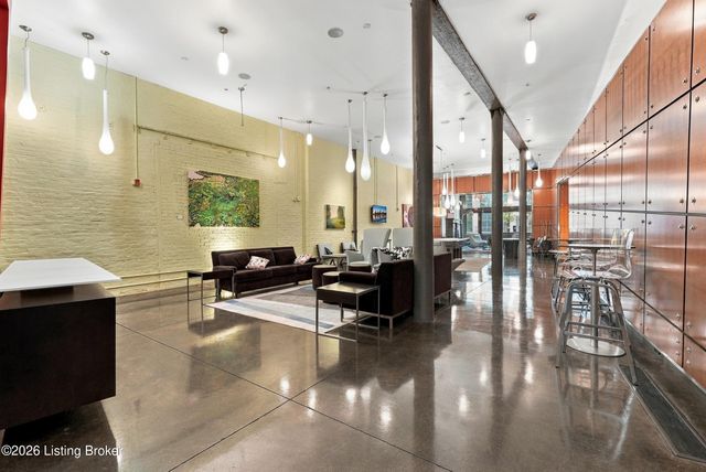 309 E Market St 204, Louisville, KY 40202
