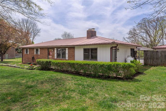 13 Forge Drive, Mills River, NC 28759