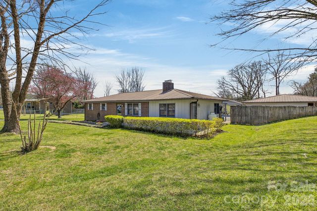 13 Forge Drive, Mills River, NC 28759