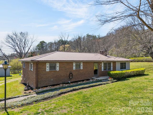 13 Forge Drive, Mills River, NC 28759